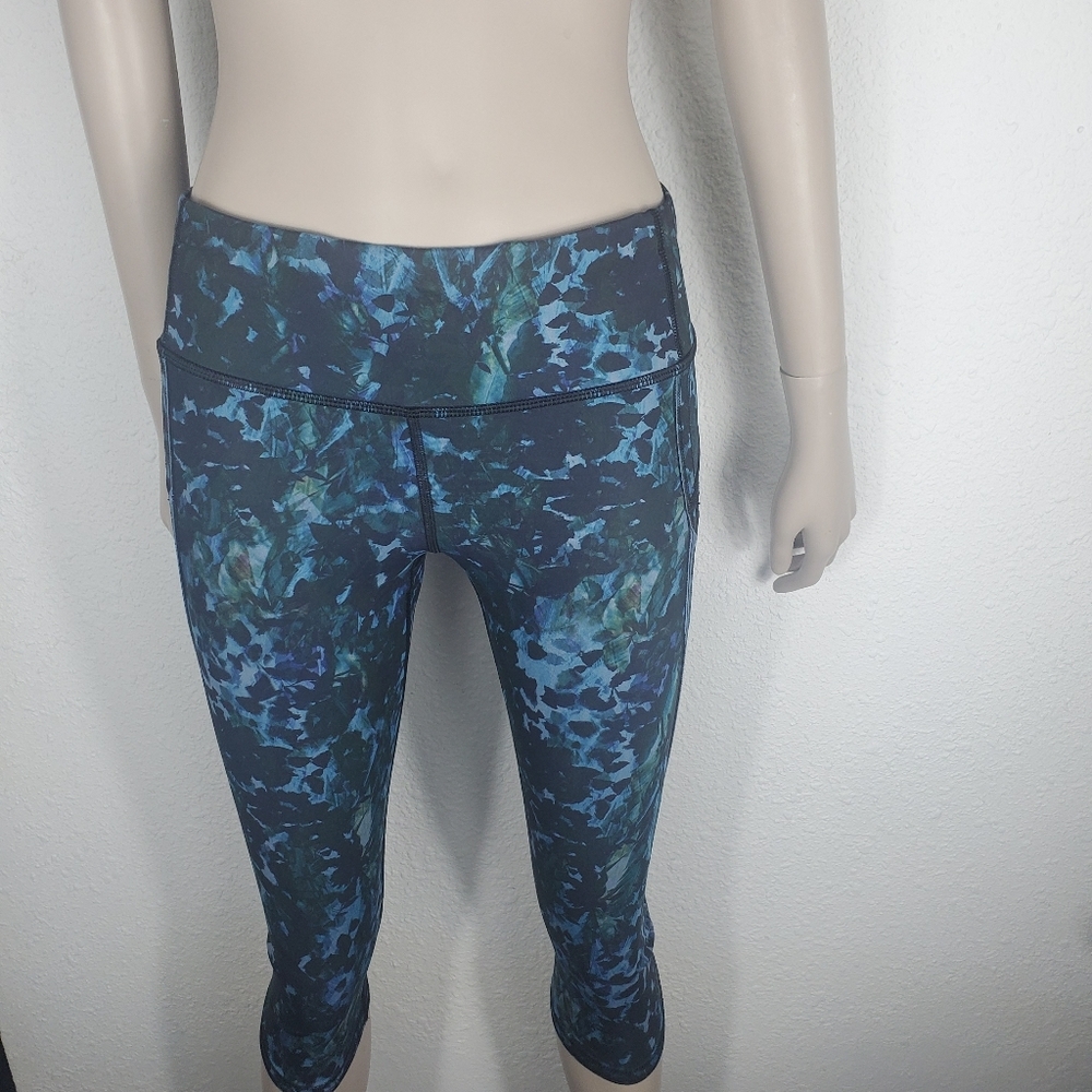 Lululemon multicolor women’s  crop leggings size 6